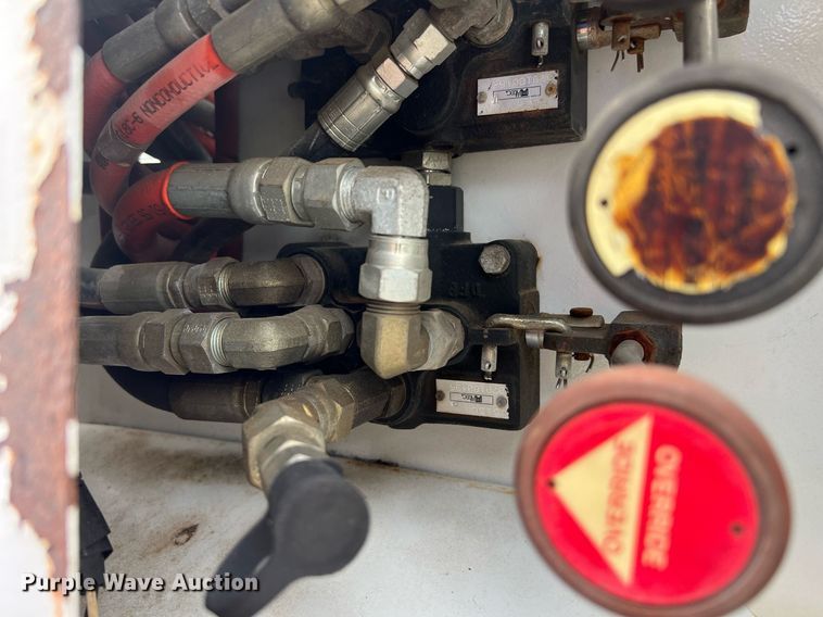 image for item EL2047 2006 Ford F750 forestry bucket truck