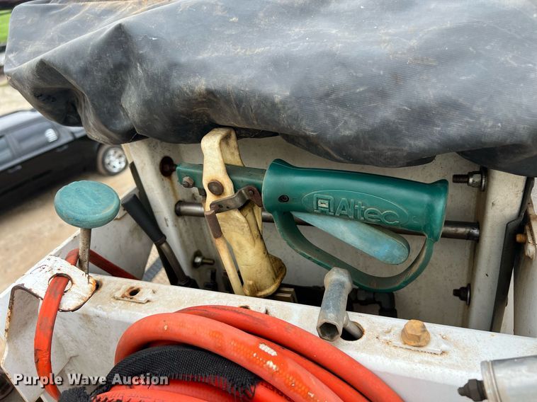 image for item EL2047 2006 Ford F750 forestry bucket truck