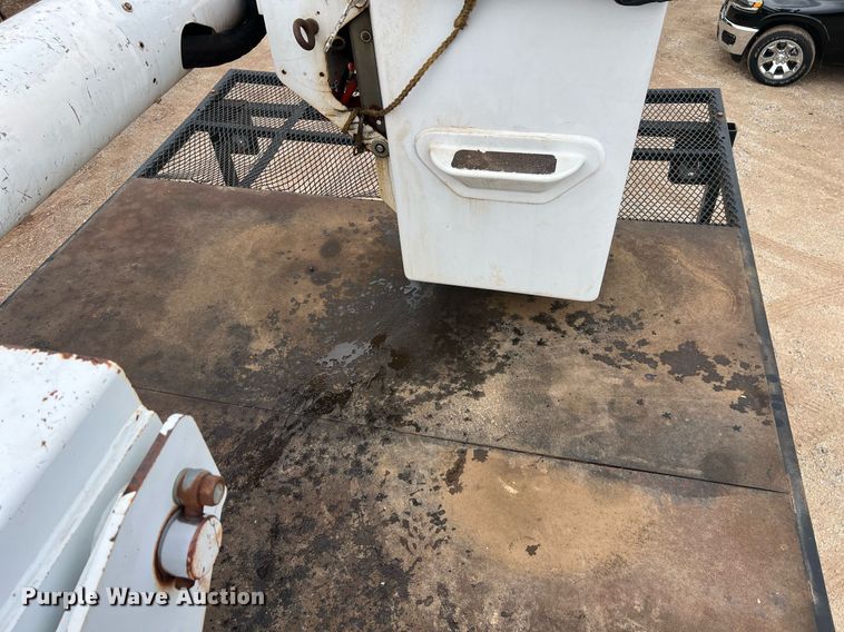 image for item EL2047 2006 Ford F750 forestry bucket truck