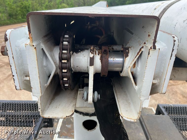 image for item EL2047 2006 Ford F750 forestry bucket truck