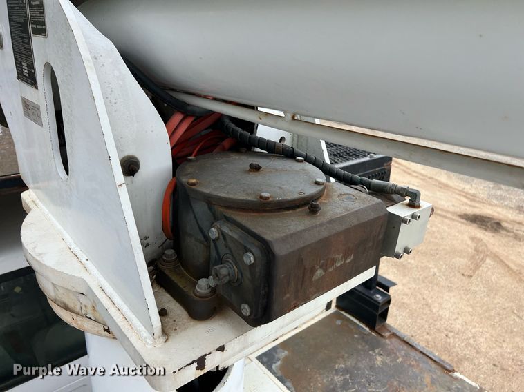 image for item EL2047 2006 Ford F750 forestry bucket truck