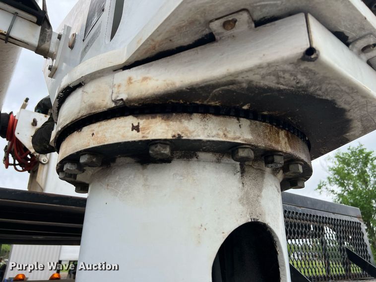 image for item EL2047 2006 Ford F750 forestry bucket truck