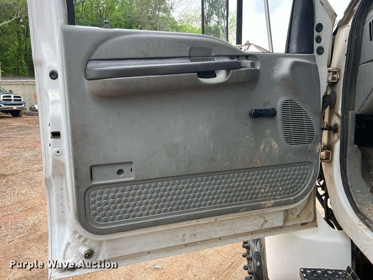 image for item EL2047 2006 Ford F750 forestry bucket truck