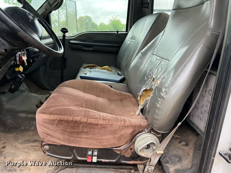 image for item EL2047 2006 Ford F750 forestry bucket truck