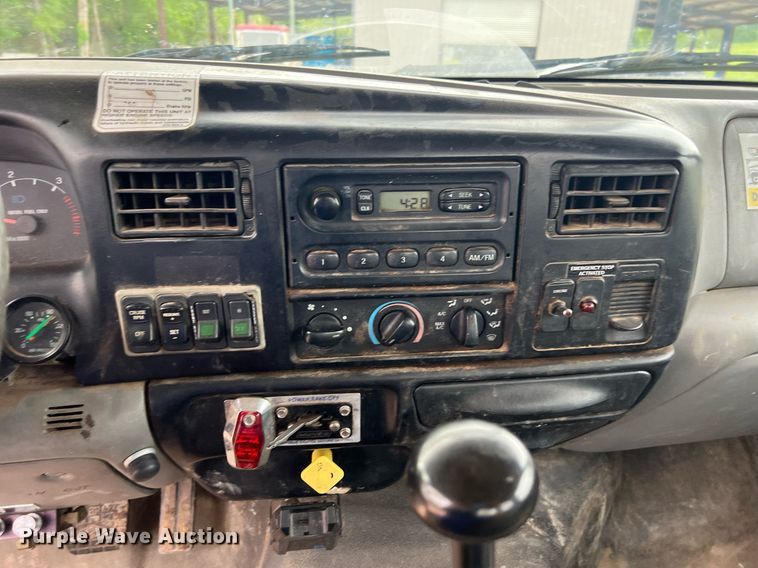 image for item EL2047 2006 Ford F750 forestry bucket truck