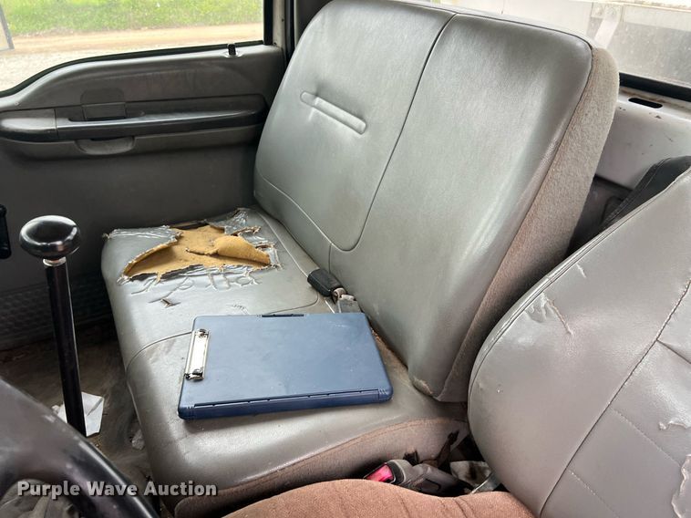 image for item EL2047 2006 Ford F750 forestry bucket truck