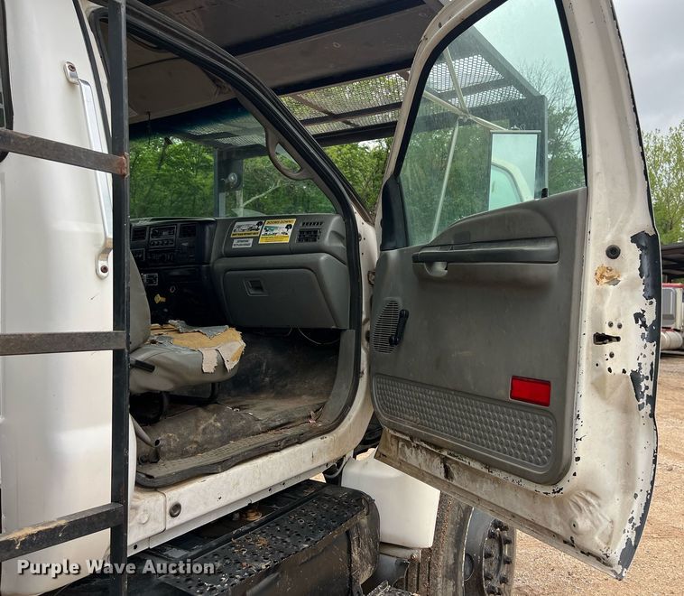 image for item EL2047 2006 Ford F750 forestry bucket truck