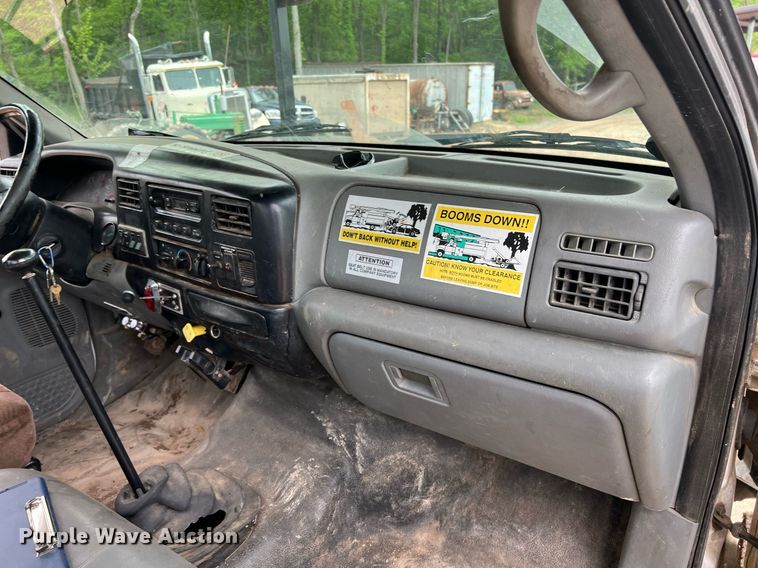 image for item EL2047 2006 Ford F750 forestry bucket truck