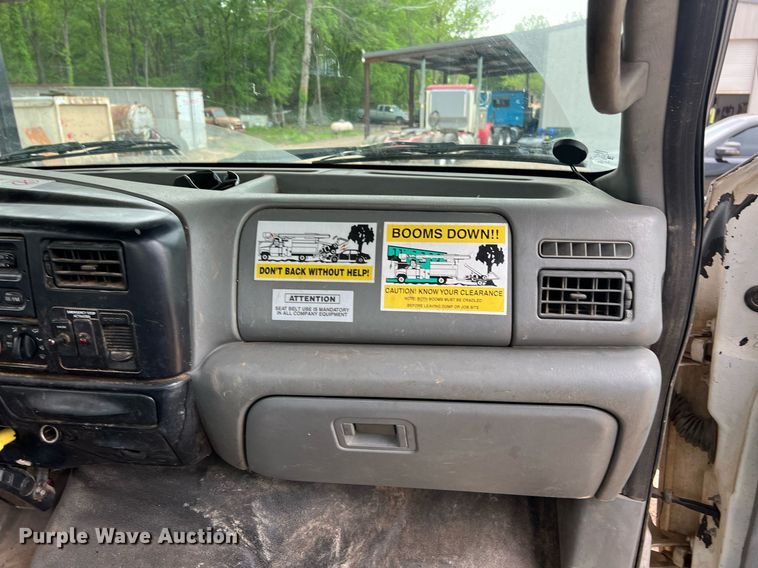 image for item EL2047 2006 Ford F750 forestry bucket truck