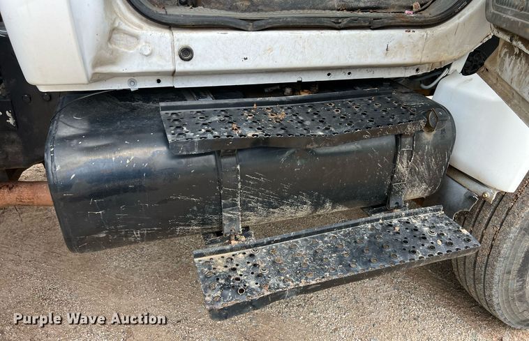 image for item EL2047 2006 Ford F750 forestry bucket truck