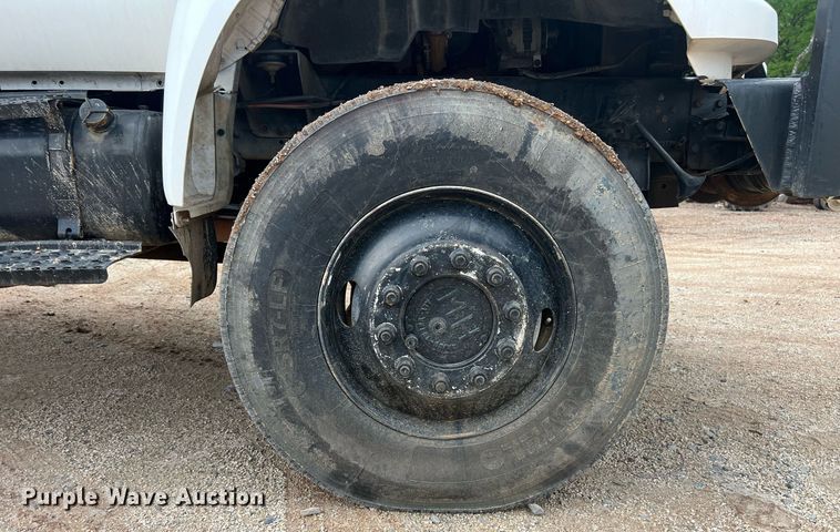 image for item EL2047 2006 Ford F750 forestry bucket truck