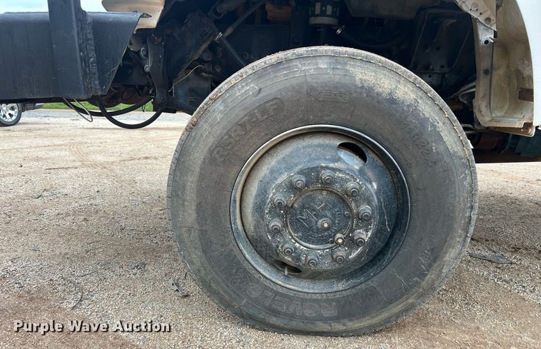 image for item EL2047 2006 Ford F750 forestry bucket truck