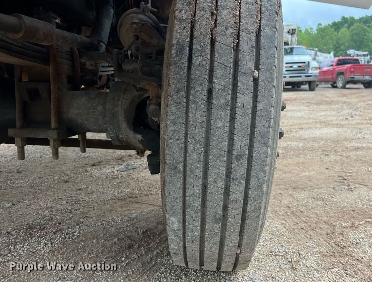 image for item EL2047 2006 Ford F750 forestry bucket truck