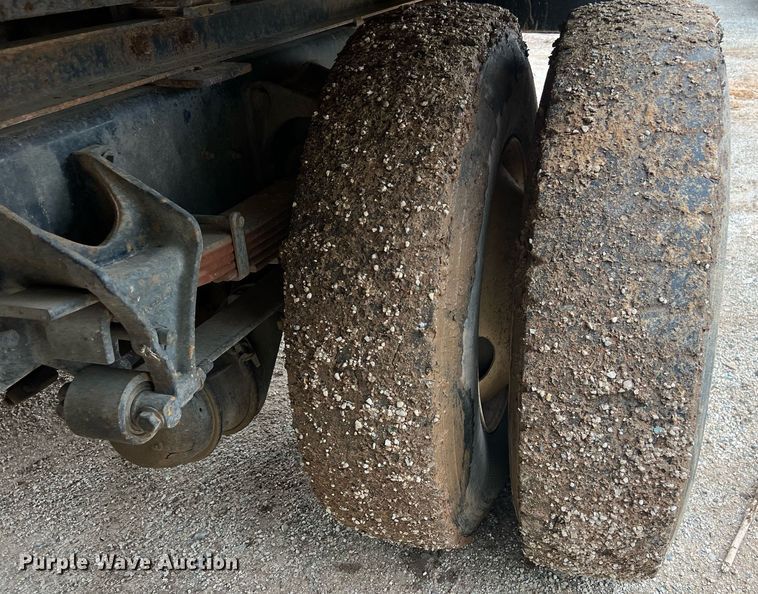 image for item EL2047 2006 Ford F750 forestry bucket truck