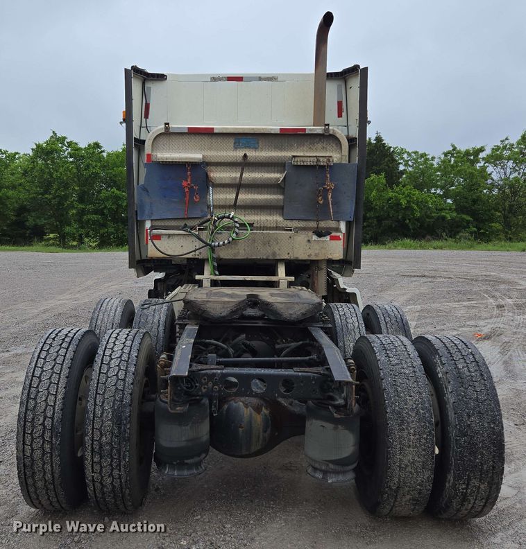 image for item EL2066 2010 International ProStar semi truck