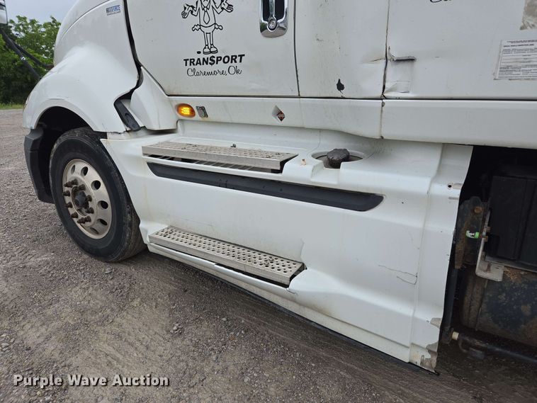 image for item EL2066 2010 International ProStar semi truck