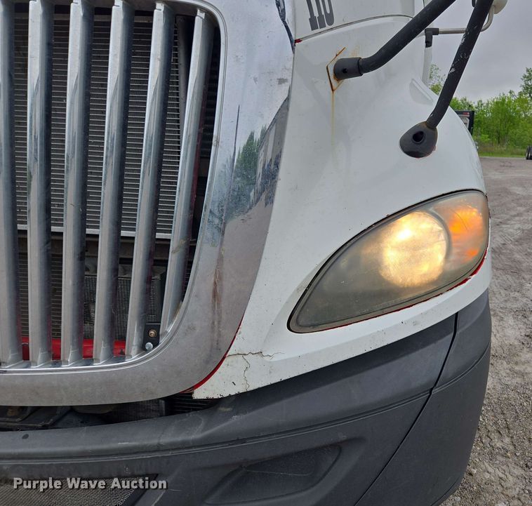 image for item EL2066 2010 International ProStar semi truck