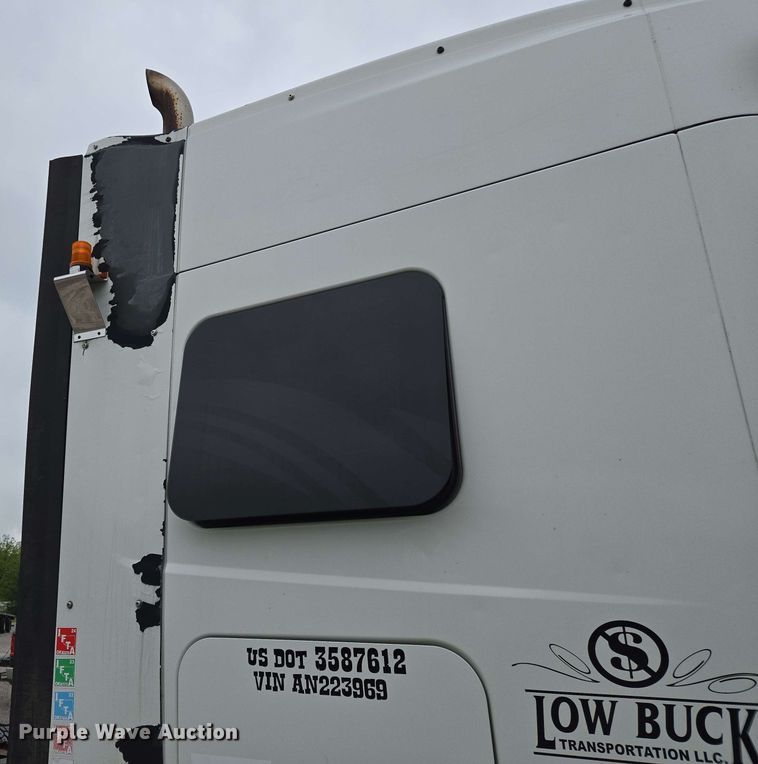 image for item EL2066 2010 International ProStar semi truck