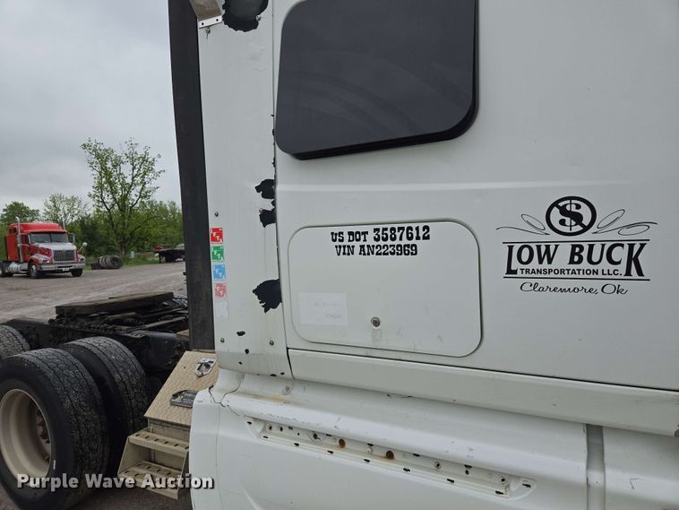 image for item EL2066 2010 International ProStar semi truck