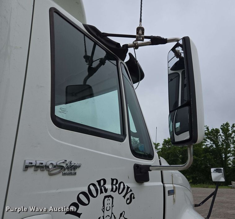 image for item EL2066 2010 International ProStar semi truck