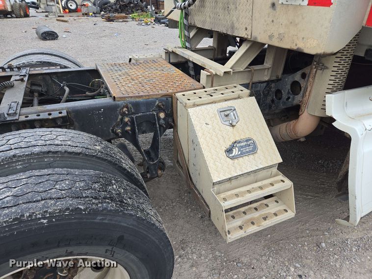 image for item EL2066 2010 International ProStar semi truck