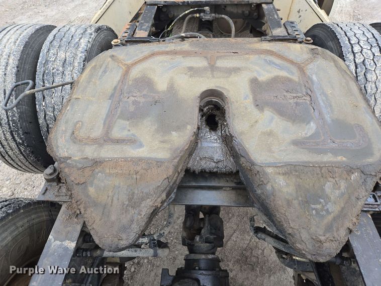 image for item EL2066 2010 International ProStar semi truck