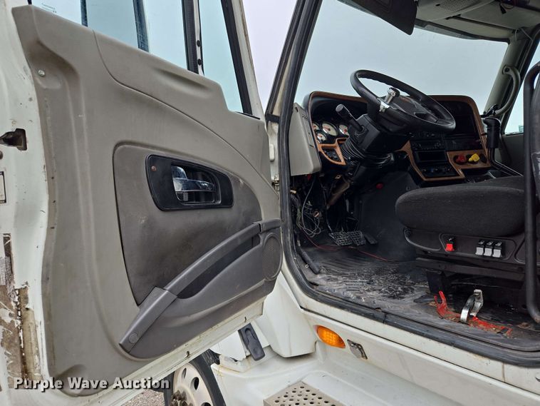 image for item EL2066 2010 International ProStar semi truck