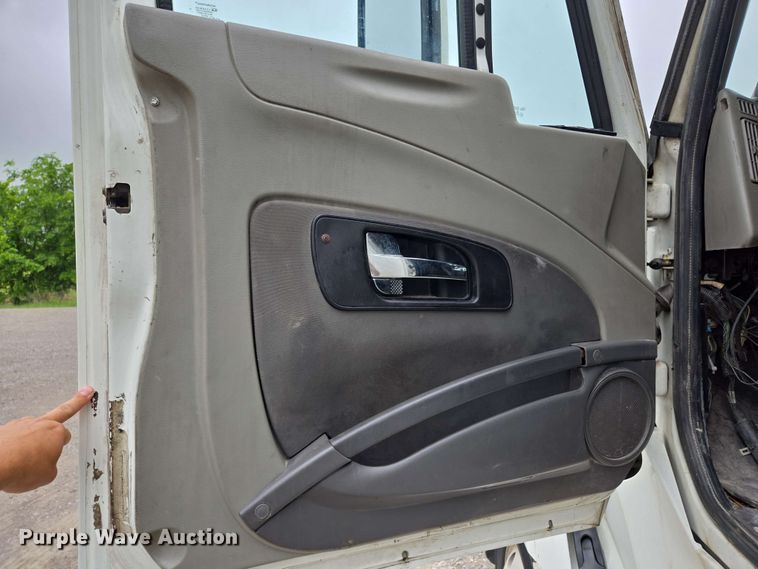 image for item EL2066 2010 International ProStar semi truck