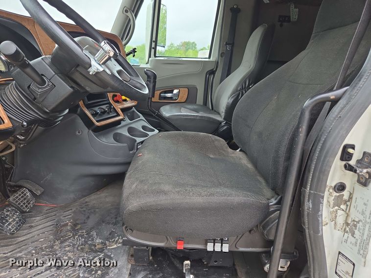 image for item EL2066 2010 International ProStar semi truck