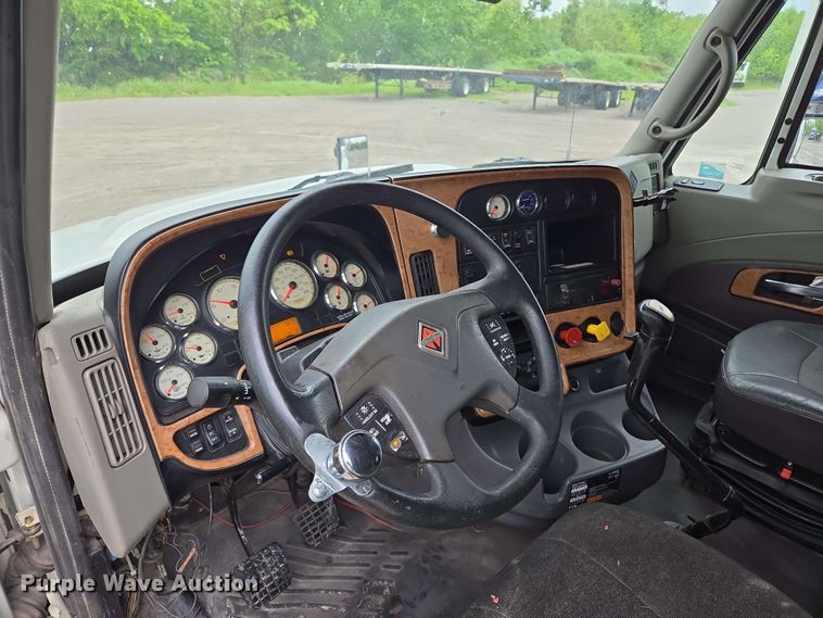 image for item EL2066 2010 International ProStar semi truck