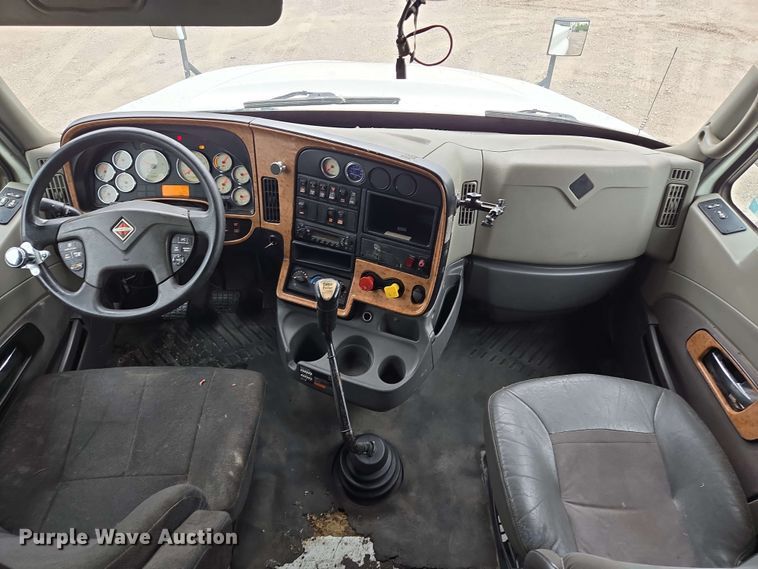 image for item EL2066 2010 International ProStar semi truck