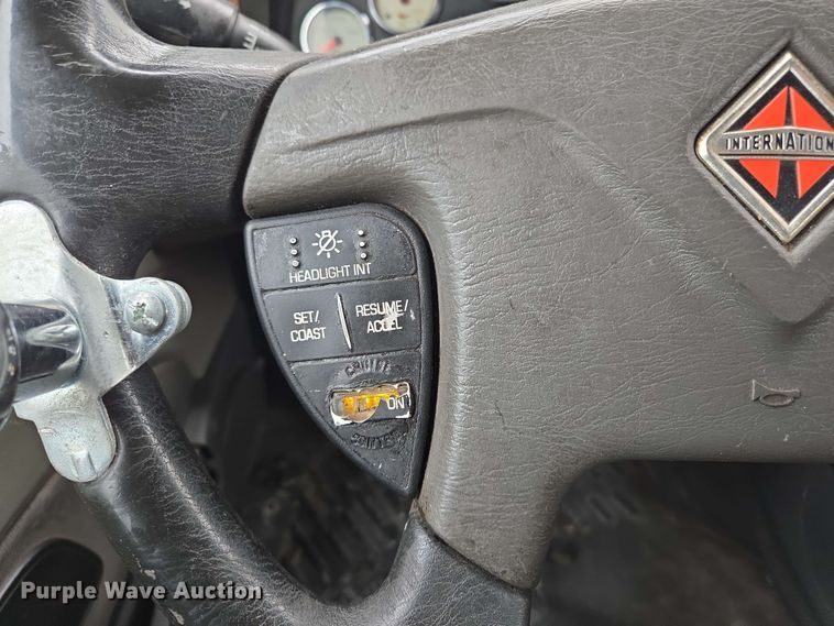 image for item EL2066 2010 International ProStar semi truck