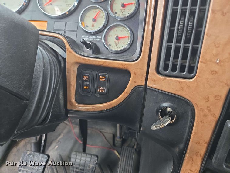 image for item EL2066 2010 International ProStar semi truck