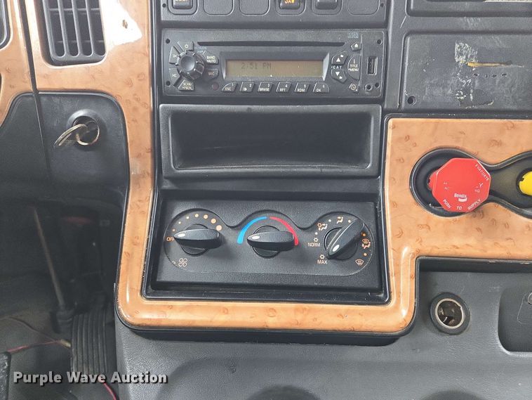 image for item EL2066 2010 International ProStar semi truck