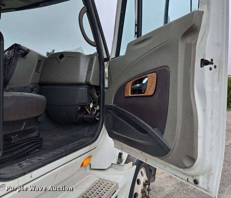 image for item EL2066 2010 International ProStar semi truck