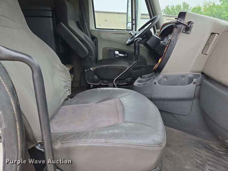 image for item EL2066 2010 International ProStar semi truck