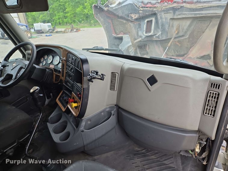 image for item EL2066 2010 International ProStar semi truck