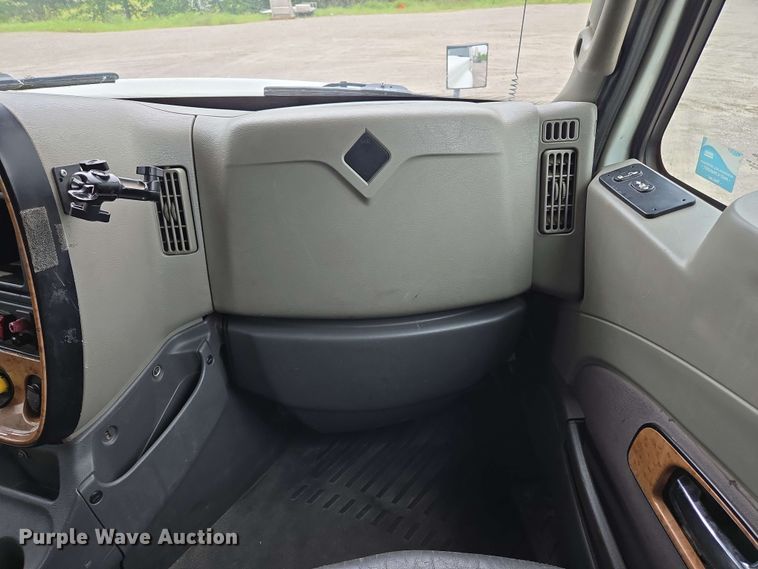 image for item EL2066 2010 International ProStar semi truck