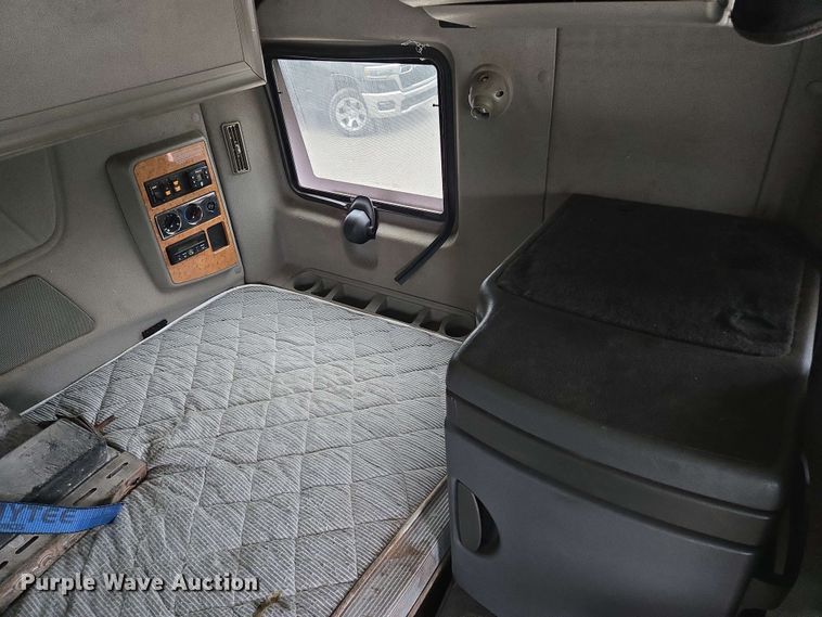 image for item EL2066 2010 International ProStar semi truck