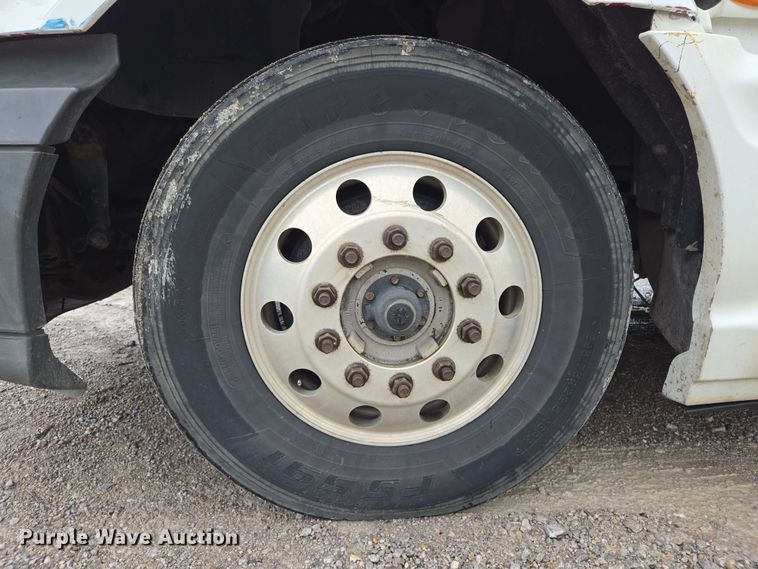 image for item EL2066 2010 International ProStar semi truck