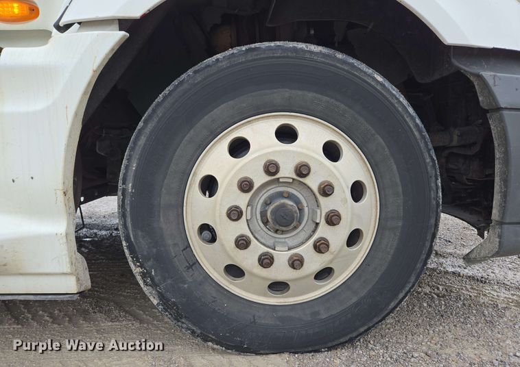 image for item EL2066 2010 International ProStar semi truck