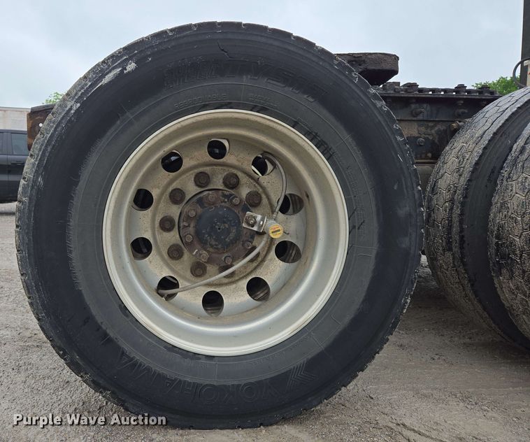 image for item EL2066 2010 International ProStar semi truck