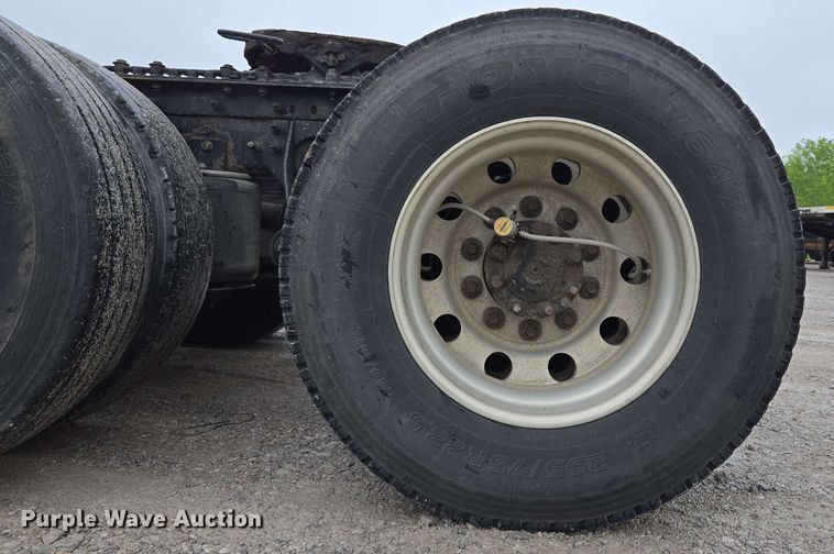 image for item EL2066 2010 International ProStar semi truck