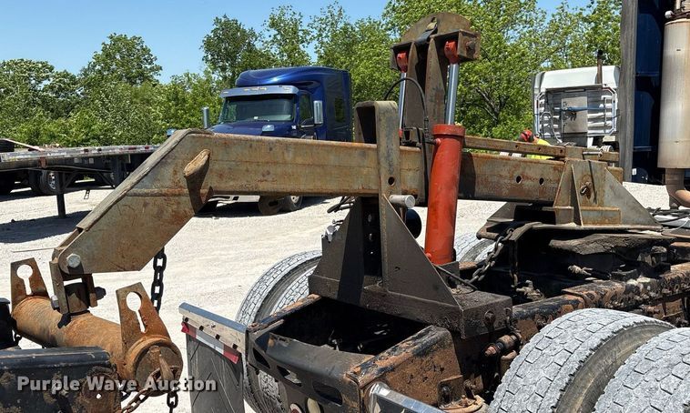 image for item EM2517 Fifth wheel wrecker