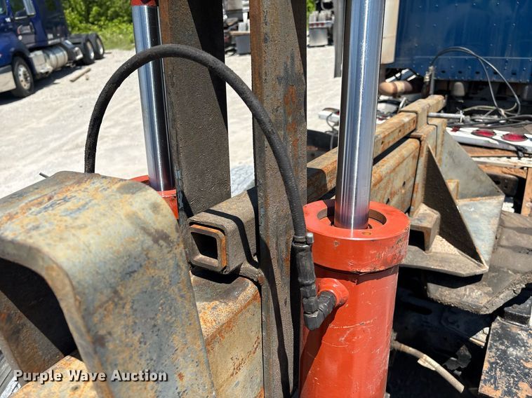 image for item EM2517 Fifth wheel wrecker