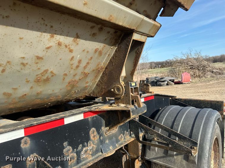 image for item EN3019 2016 Cross Country  200-43 side dump trailer