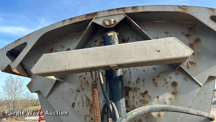 image for item EN3019 2016 Cross Country  200-43 side dump trailer