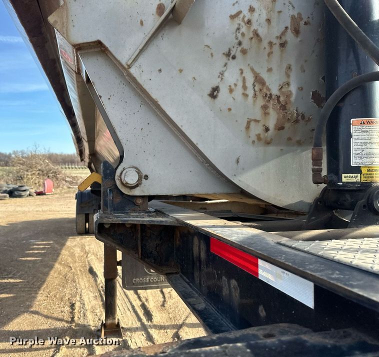 image for item EN3019 2016 Cross Country  200-43 side dump trailer