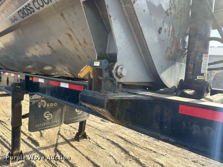 image for item EN3019 2016 Cross Country  200-43 side dump trailer