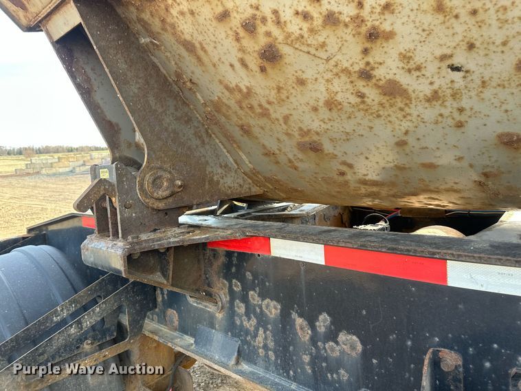 image for item EN3019 2016 Cross Country  200-43 side dump trailer